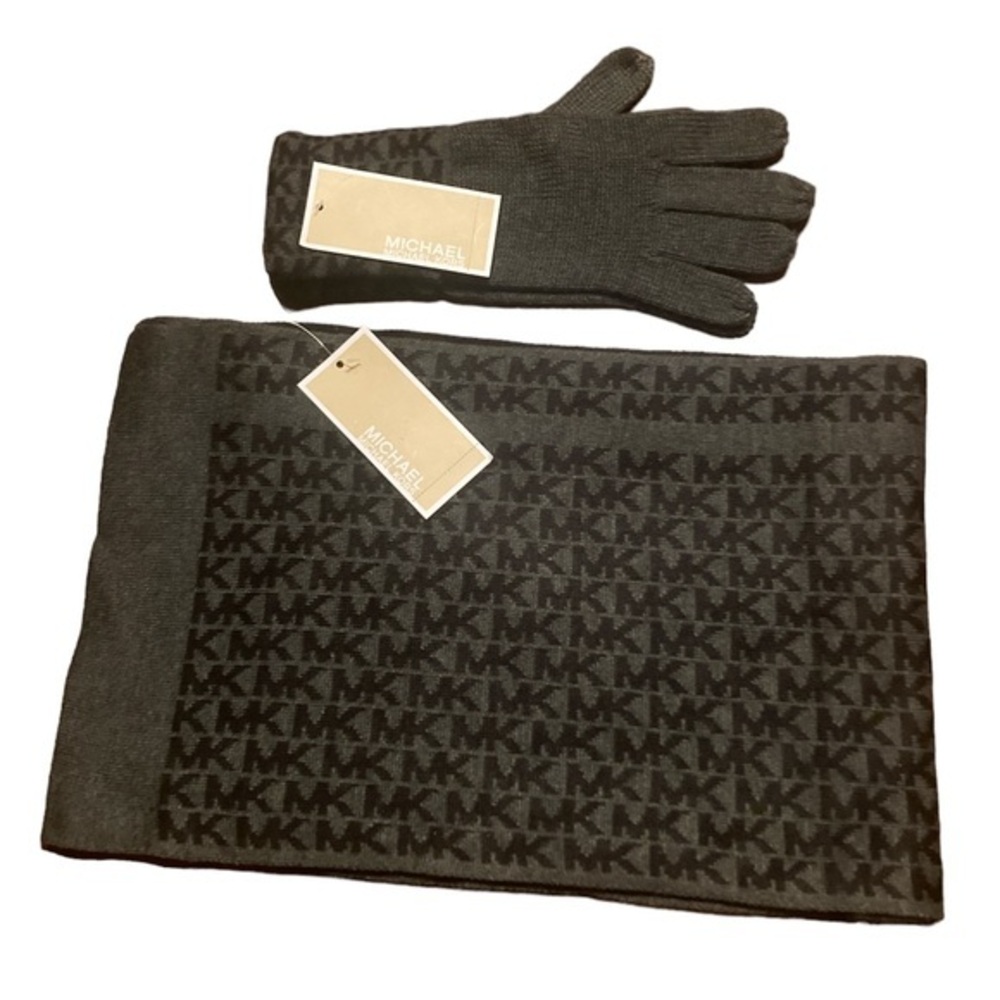 🌸NWT MICHAEL KORS Logo Scarf and Glove Set - OSFM